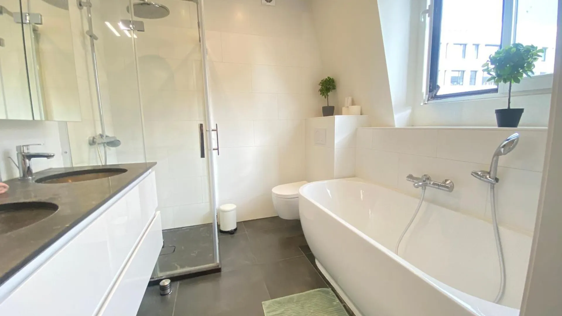 Апартаменты The Main Square Residence Антверпен